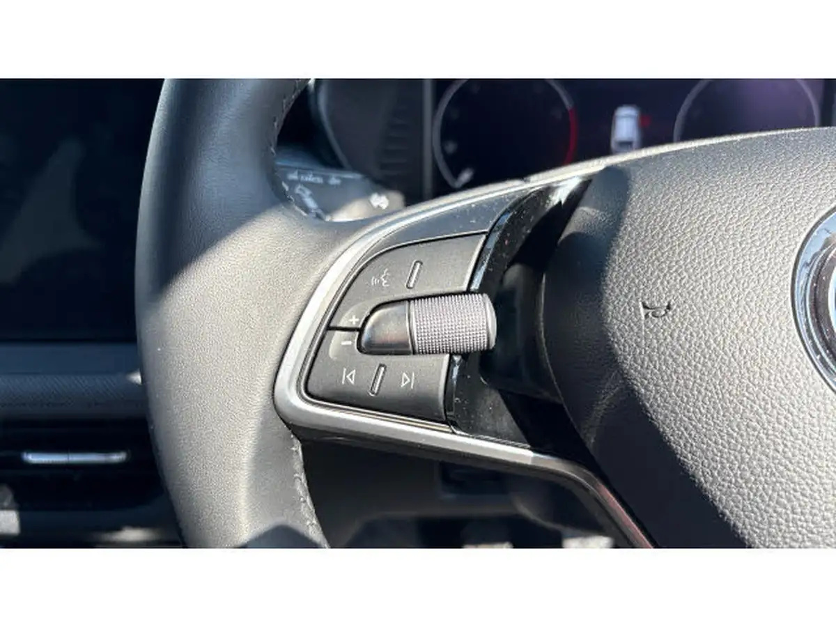 2025-skoda-fabia-10-tsi-design-edition-95ps-big-16