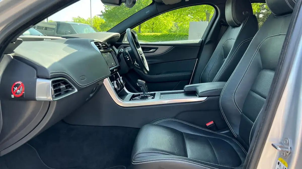 2019-jaguar-xe-20d-r-dynamic-s-awd-big-2