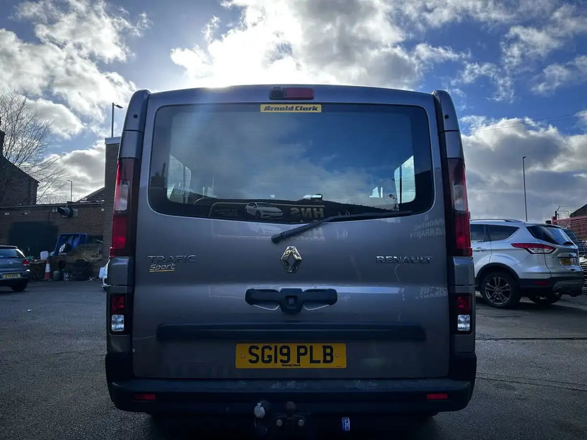 2019-renault-trafic-16dci-ll29-120-sport-nav-eu6c-bus-9-seats-big-9
