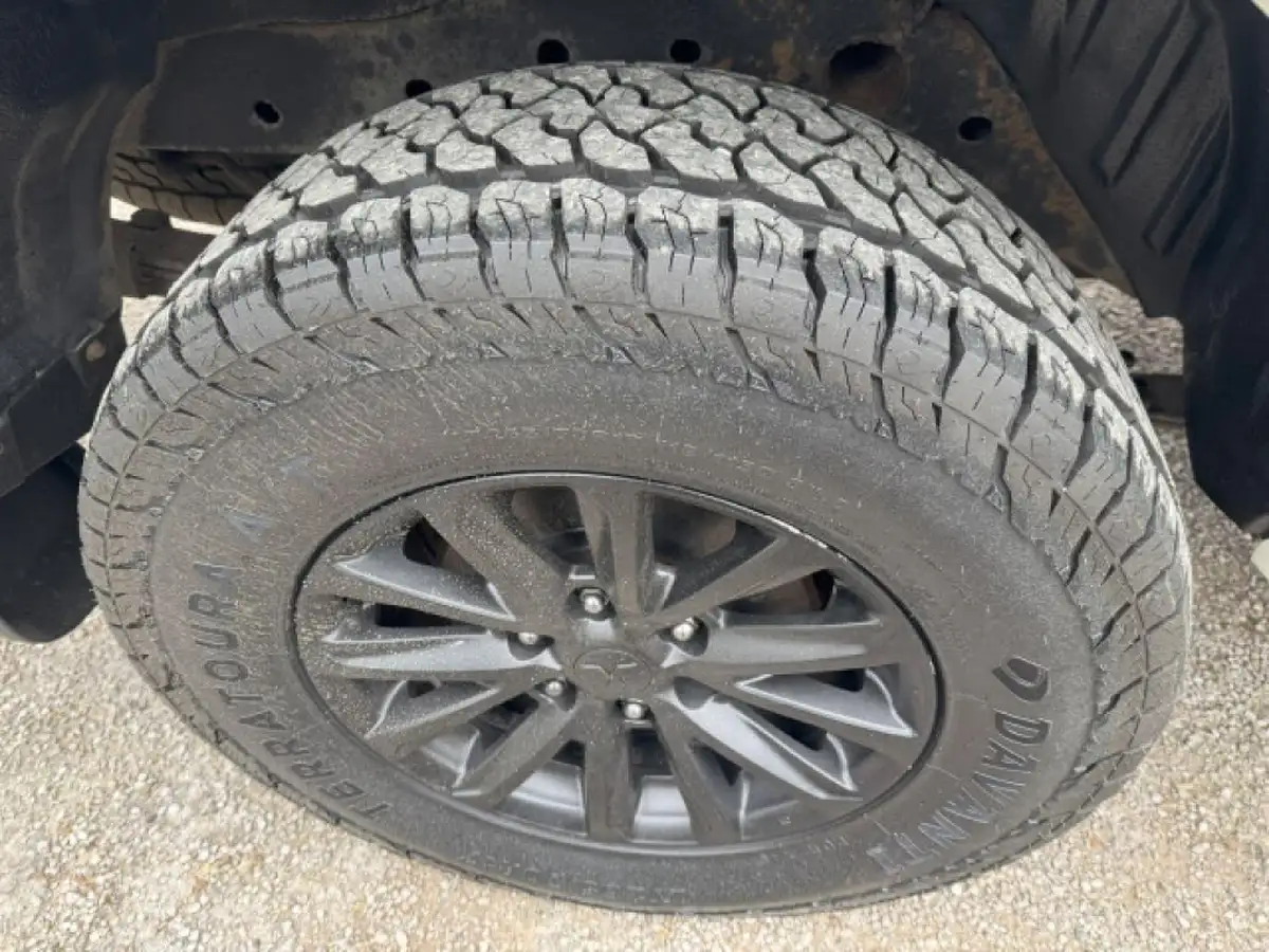 2016-mitsubishi-l200-24di-d-barbarian-big-11