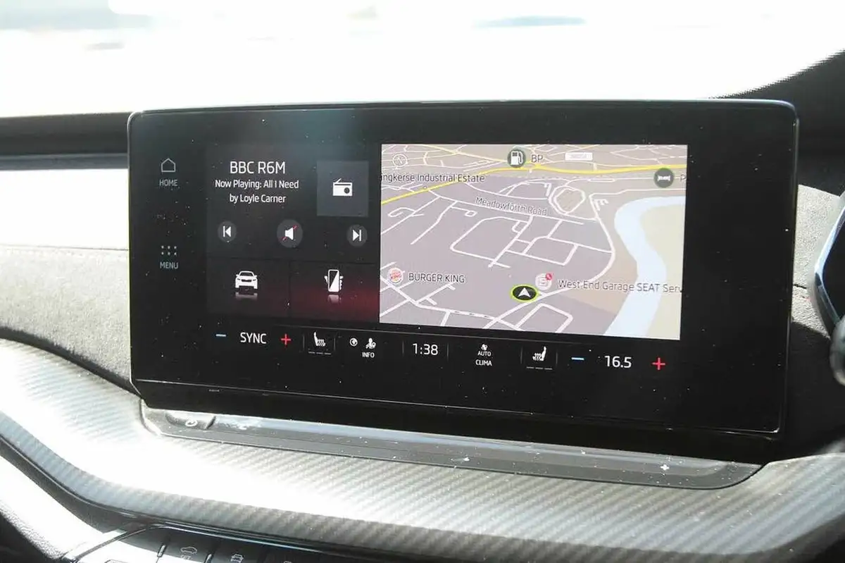 2023-skoda-octavia-20-tsi-vrs-hatchback-dsg-big-16
