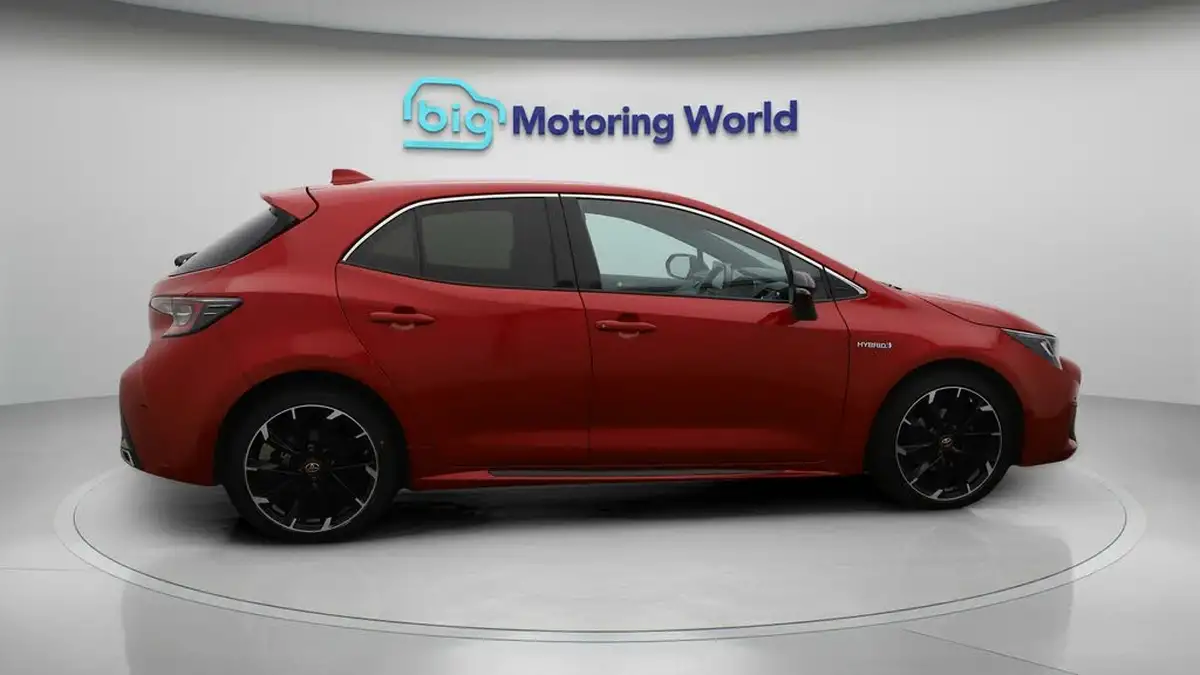 2021-toyota-corolla-18-vvt-i-gr-sport-trk-hatchback-big-8