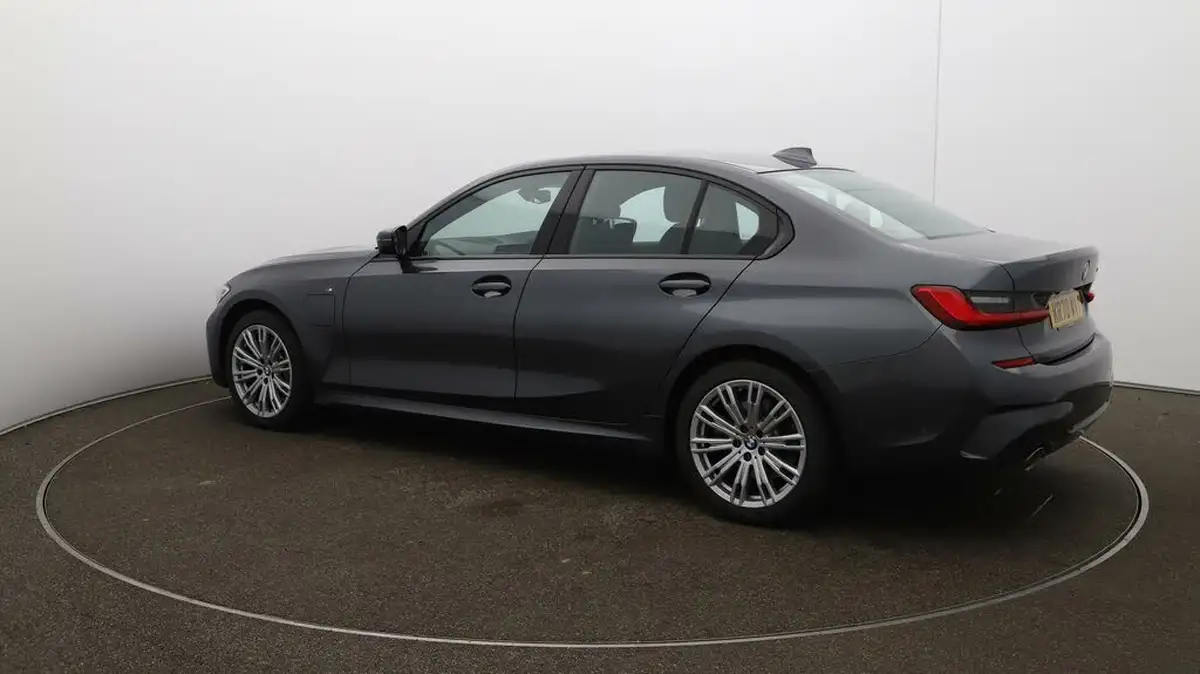 2020-bmw-3-series-20-330e-m-sport-saloon-4d-big-35