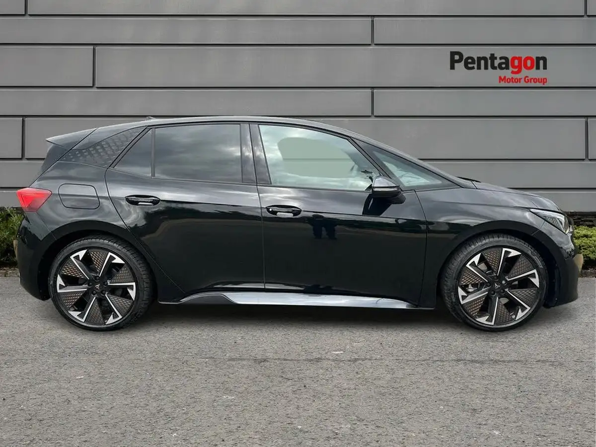 2025-cupra-born-e-vz-big-11