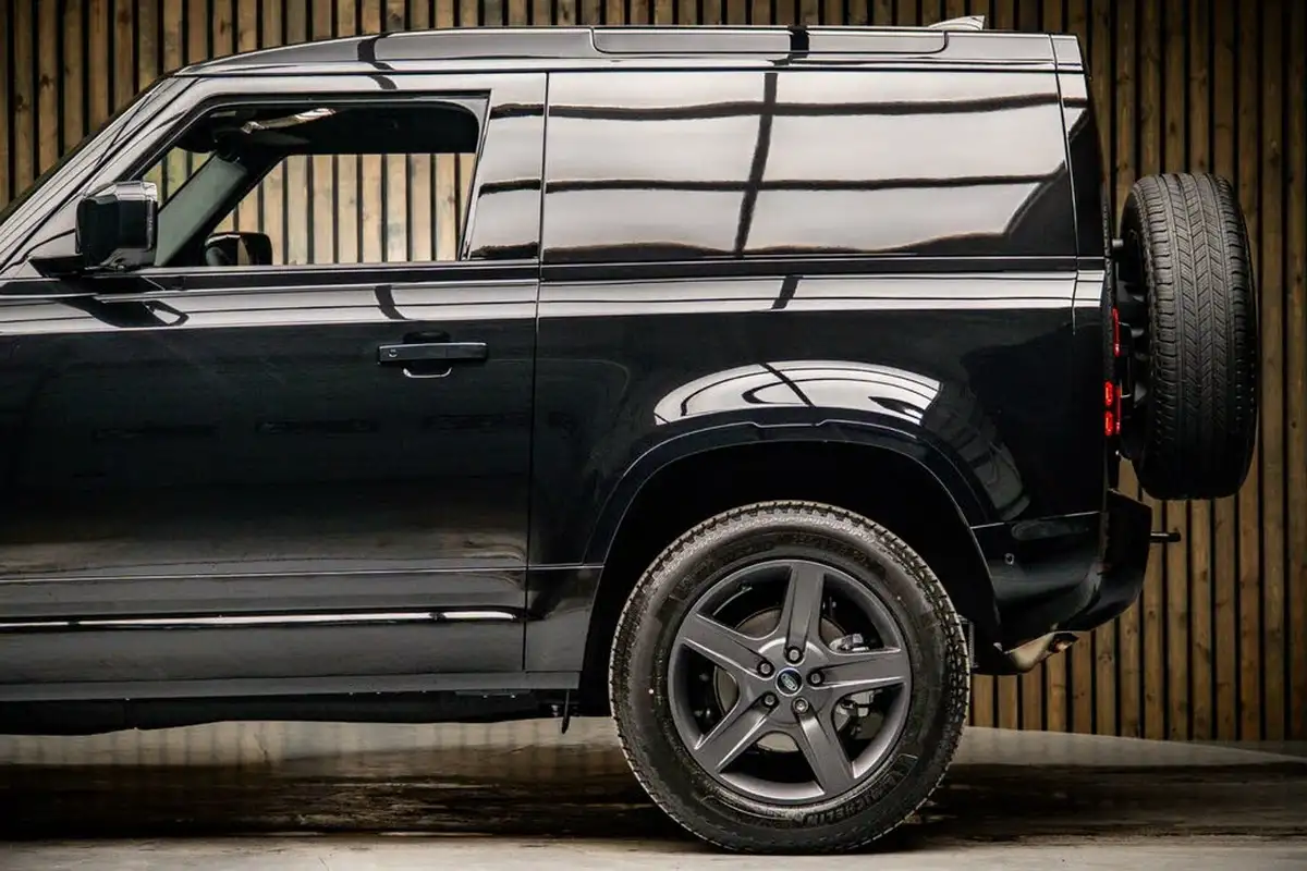 2025-land-rover-90-defender-30-d250-hard-top-x-dynamic-se-90-250pseu6e-big-17
