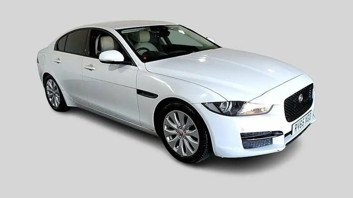 2015-jaguar-xe-20td-prestige-163ps-big-3