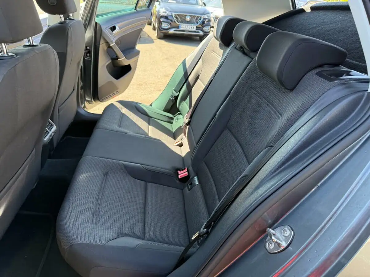2018-volkswagen-golf-10-tsi-se-115ps-hatchback-5d-big-27