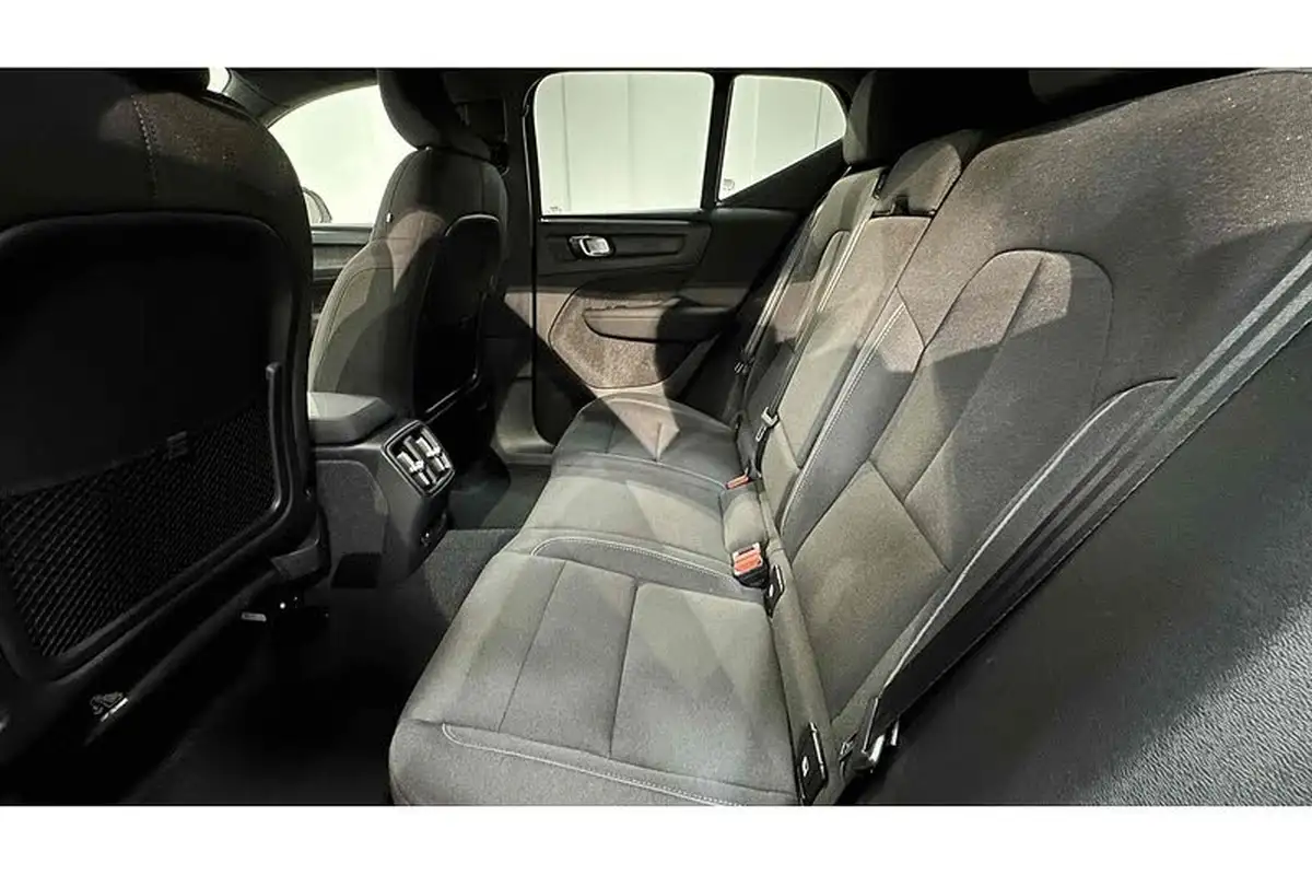 2023-volvo-xc40-e-twin-recharge-core-big-19