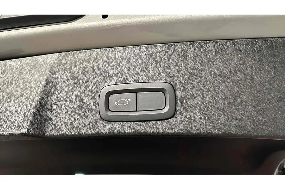 2023-volvo-xc40-e-twin-recharge-core-big-41
