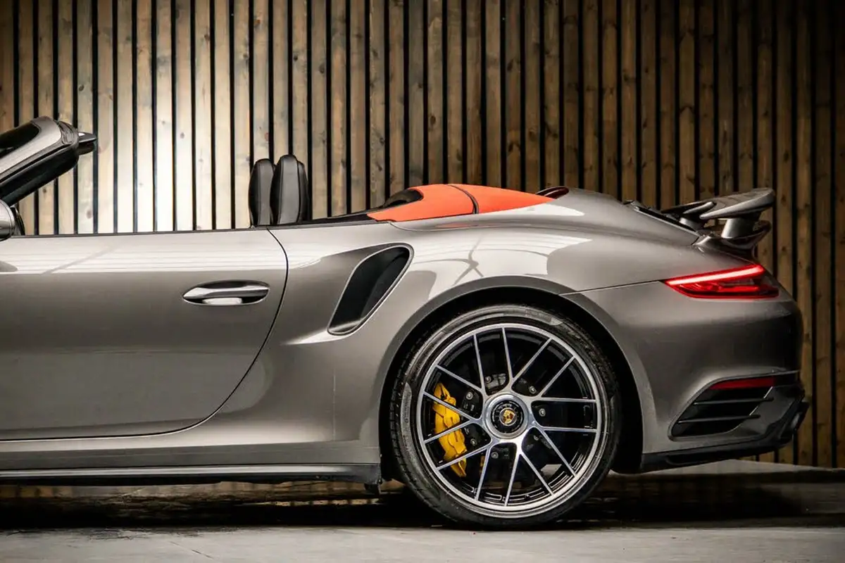 2017-porsche-911-38-turbo-s-cabriolet-big-17