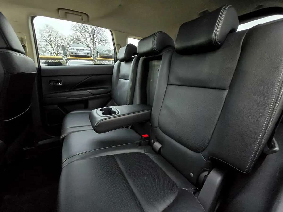 2013-mitsubishi-outlander-22di-d-gx4-big-50