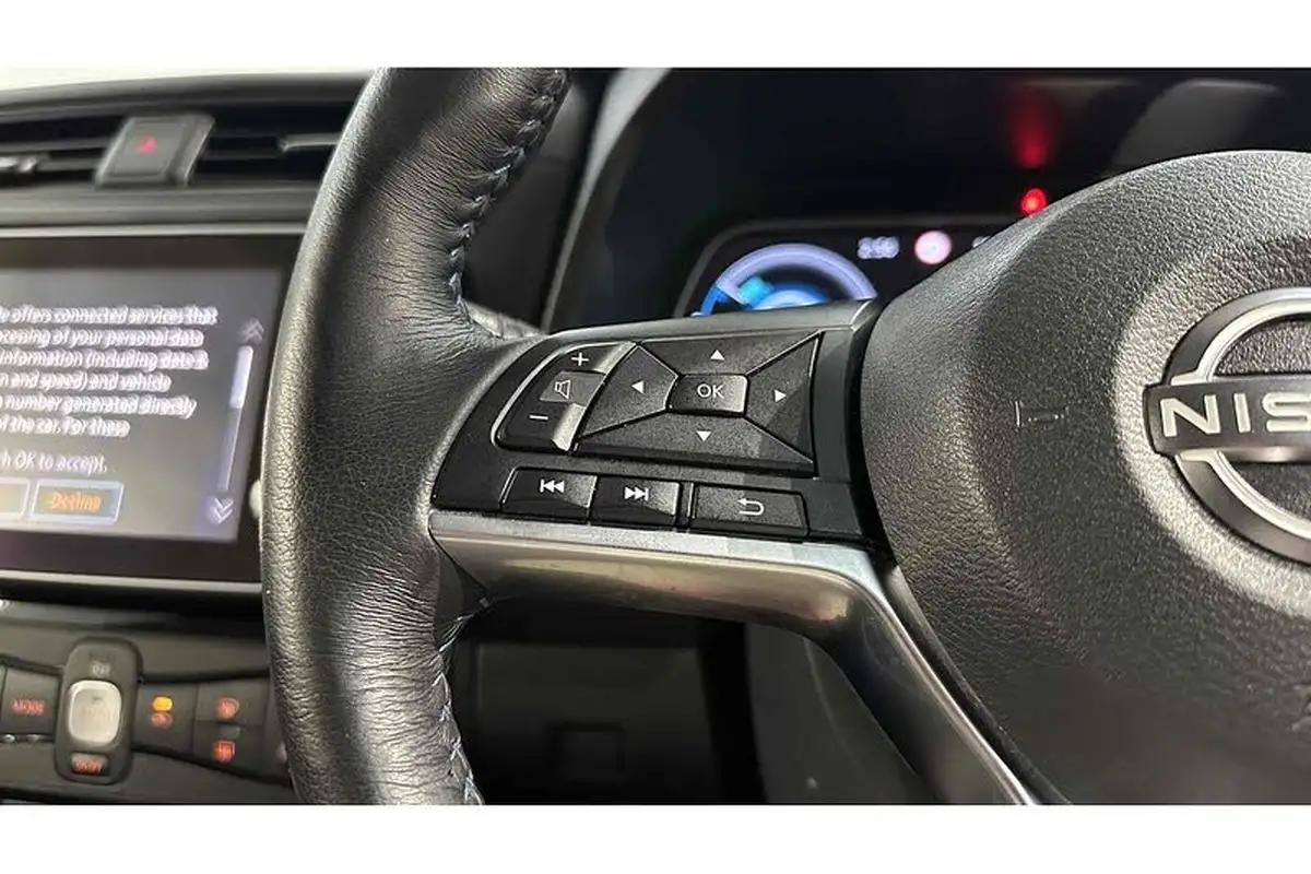 2024-nissan-leaf-e-tekna-39kwh-big-29