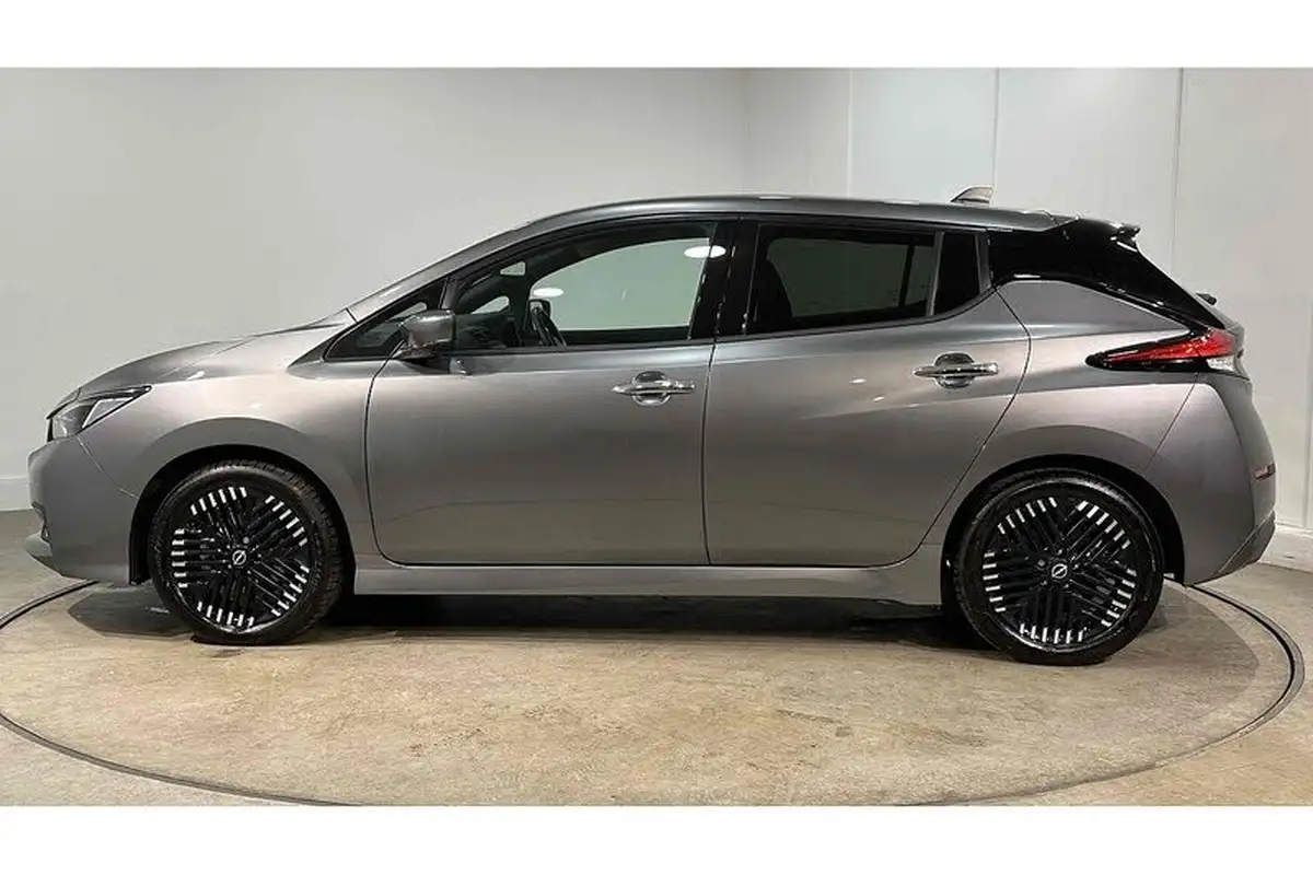 2024-nissan-leaf-e-tekna-39kwh-big-5