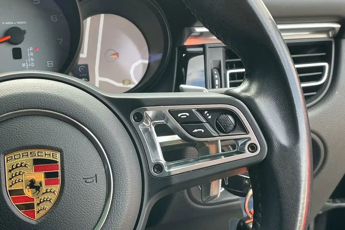 2020-porsche-macan-30-s-big-35