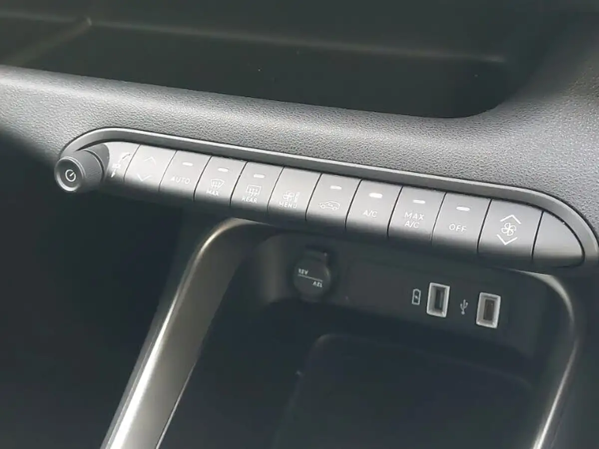 2024-jeep-avenger-12-gse-altitude-big-17