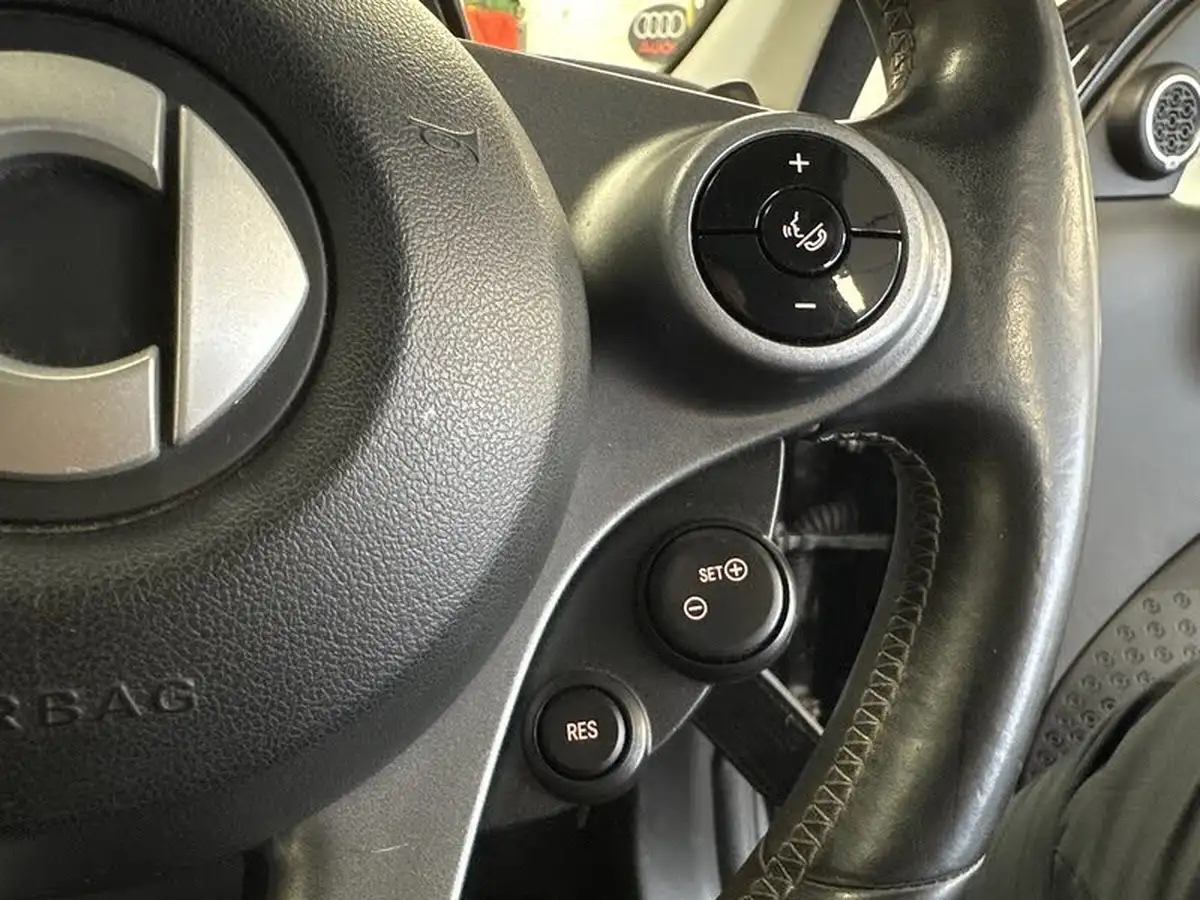 2017-smart-forfour-09-brabus-premium-big-16