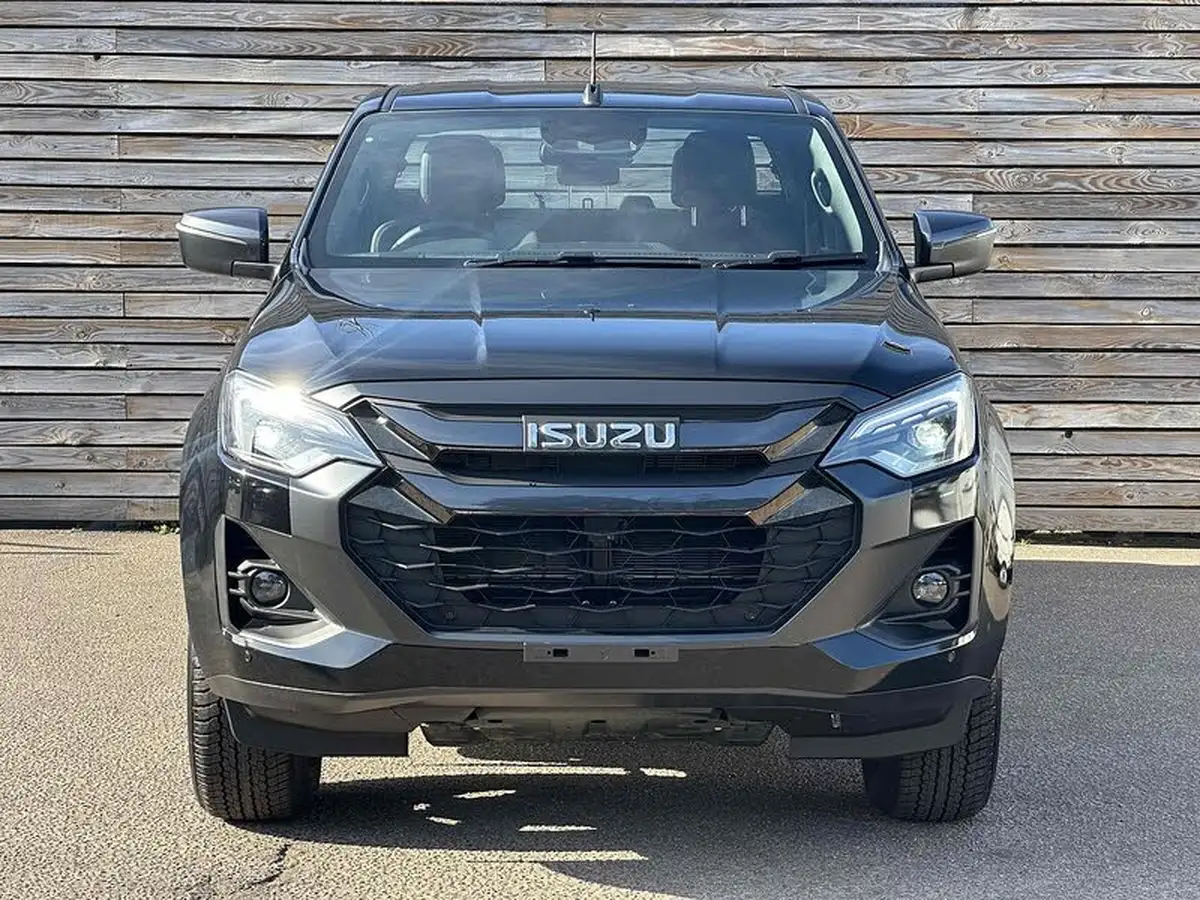 2025-isuzu-d-max-19td-v-cross-big-7