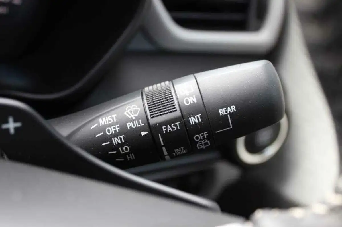 2024-suzuki-swift-12-ultra-cvt-big-24