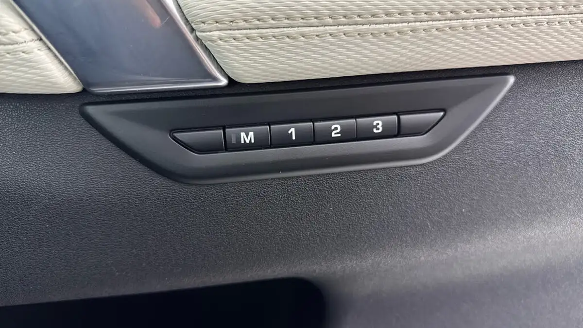 2021-land-rover-discovery-sport-15-p300e-r-dynamic-se-big-22