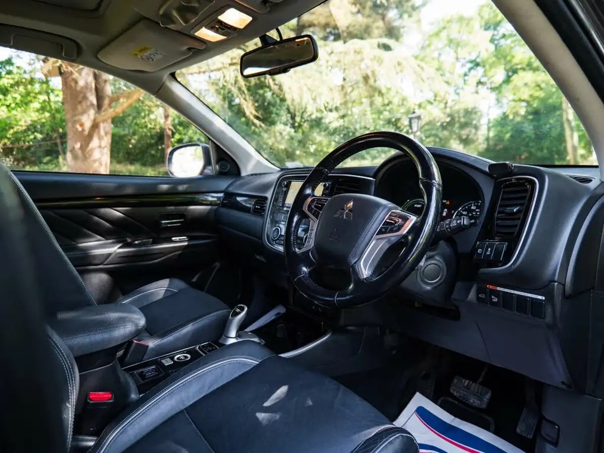 2017-mitsubishi-outlander-20-4hs-phev-5st-big-9