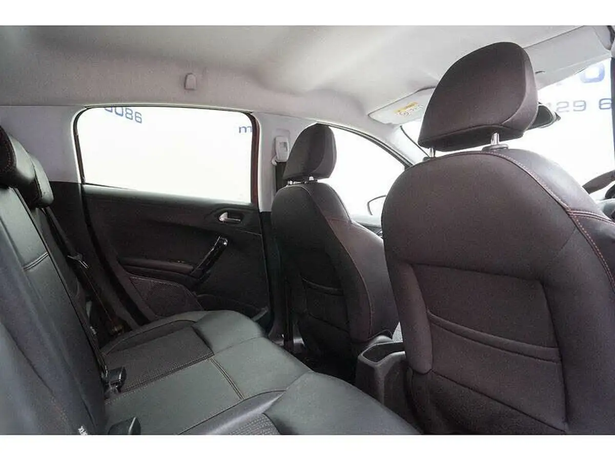 2016-peugeot-208-12-puretech-gt-line-5d-big-41