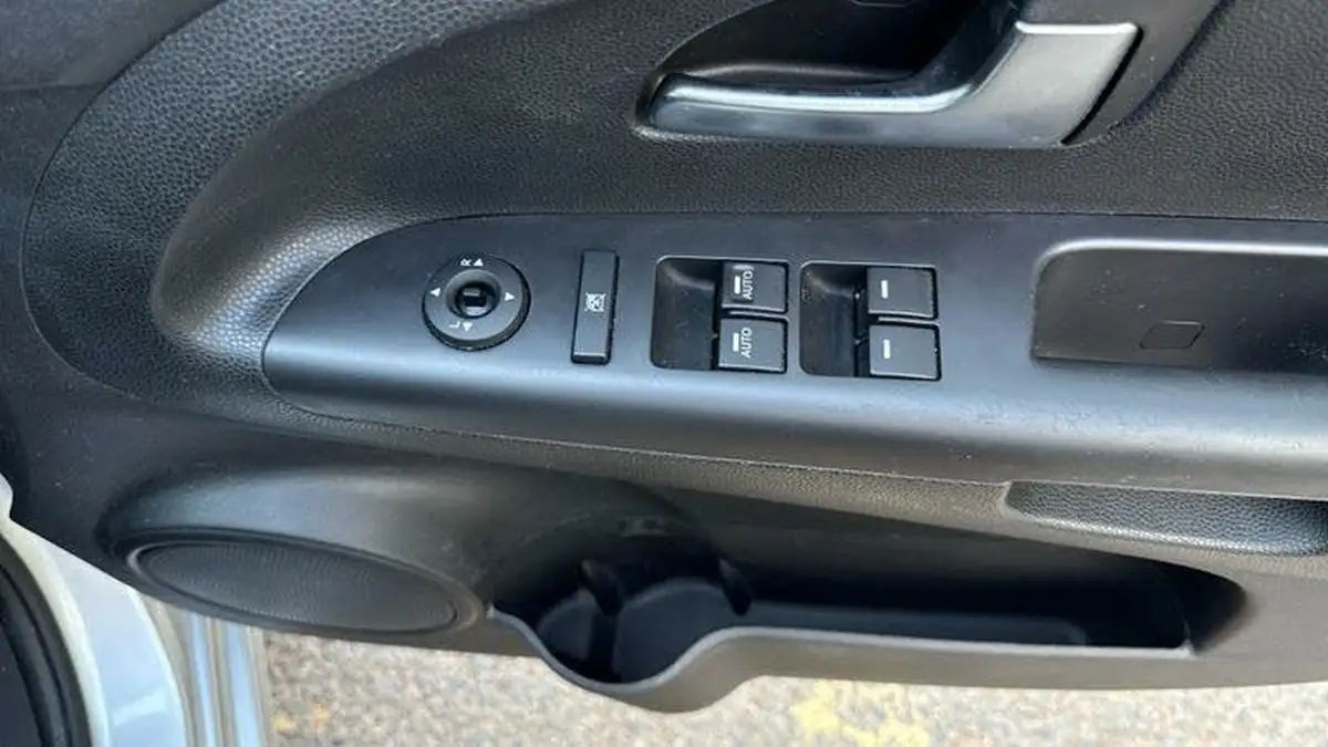 2017-kia-venga-14-sr7-big-27