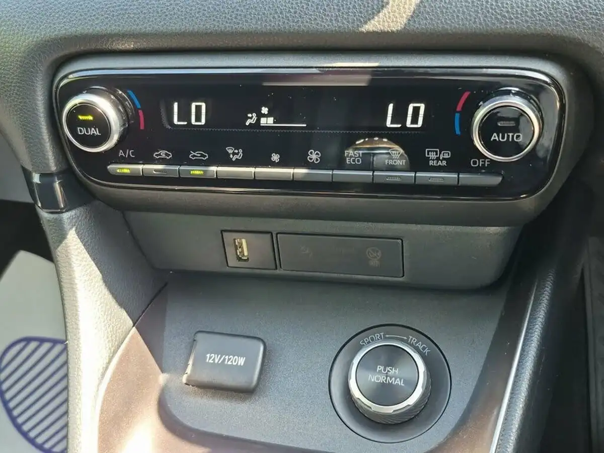 2021-toyota-yaris-16-gr-circuit-pack-big-21