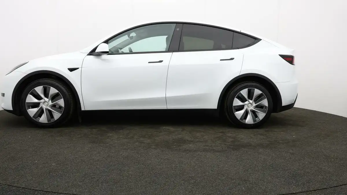 2023-tesla-model-y-e-rwd-big-68