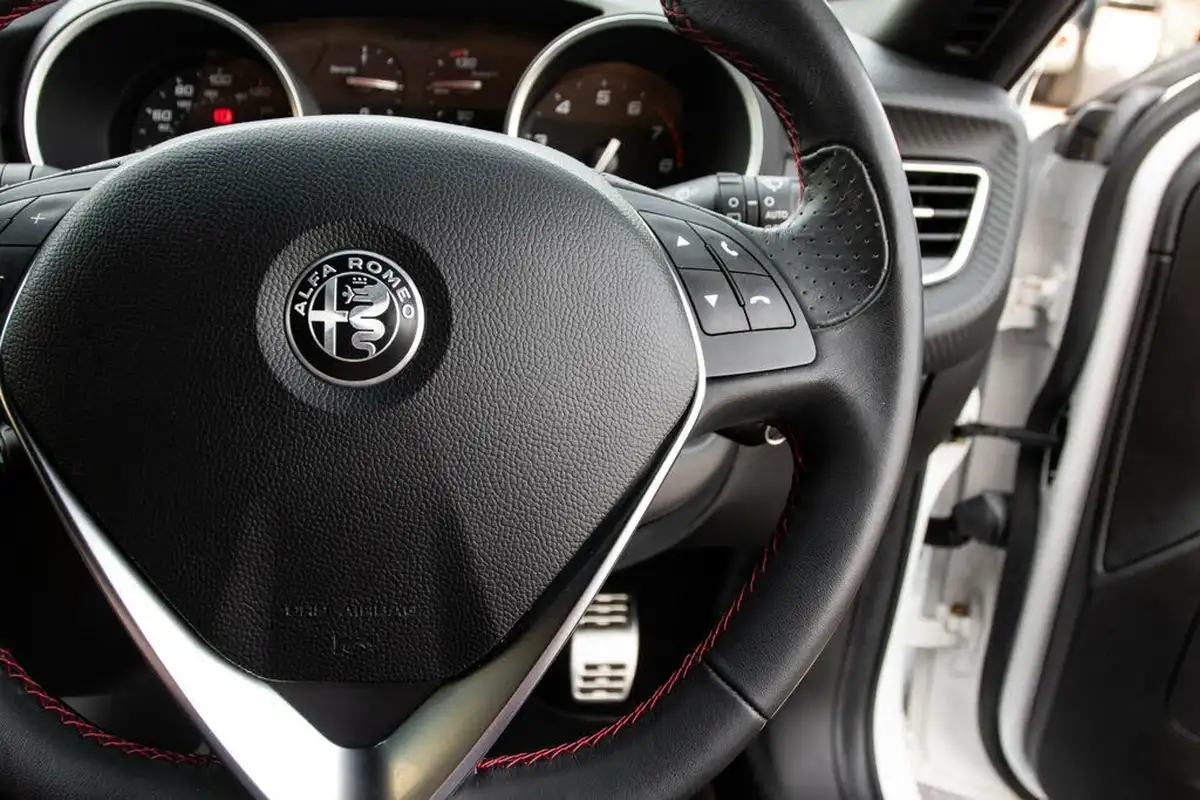 2016-alfa-romeo-giulietta-14-tb-multiair-speciale-big-19