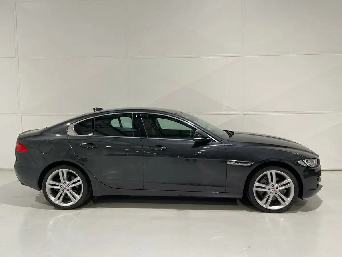 2018-jaguar-xe-20i-portfolio-250ps-1997cc-big-18