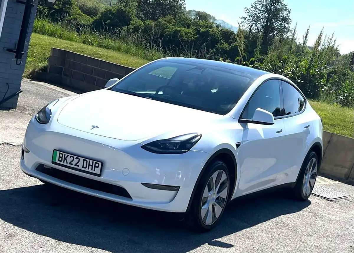 2022-tesla-model-y-e-long-range-big-9
