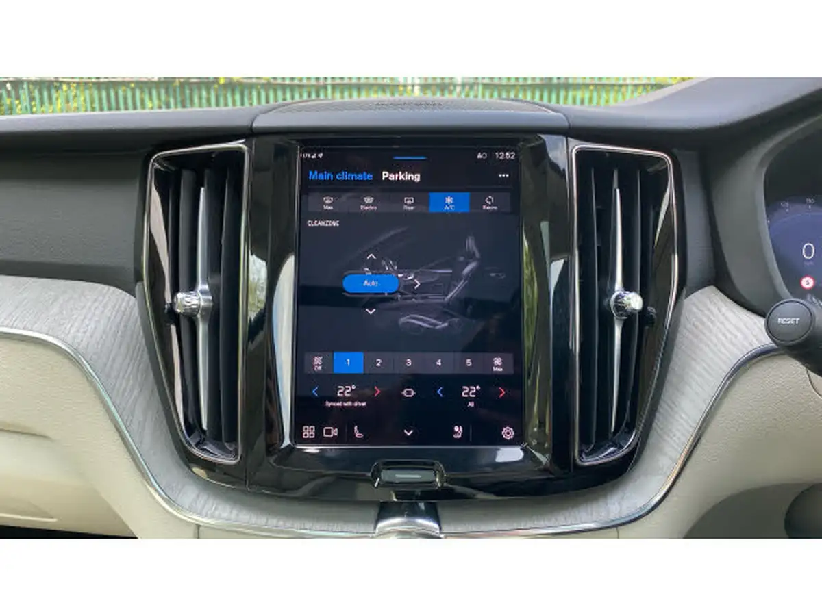 2024-volvo-xc60-20-b5-plus-big-30