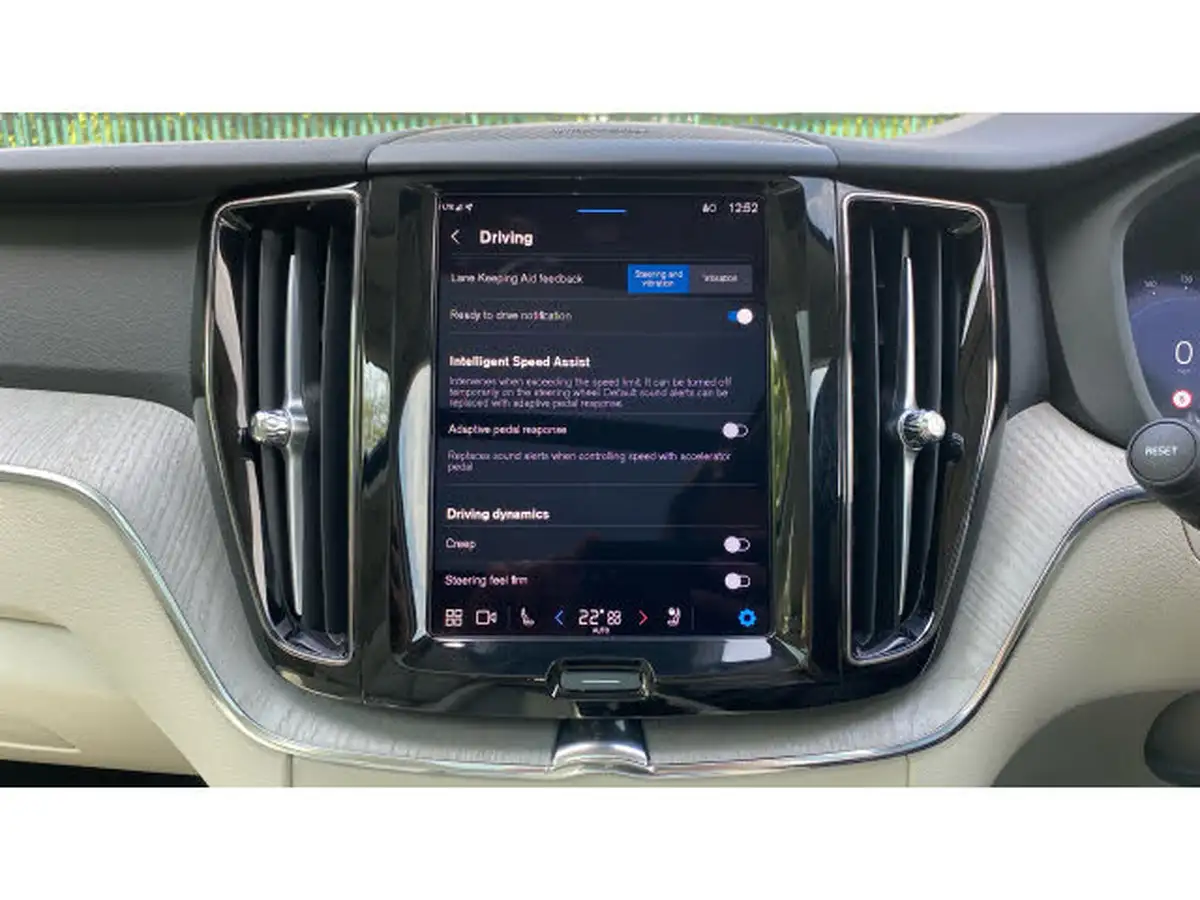 2024-volvo-xc60-20-b5-plus-big-34