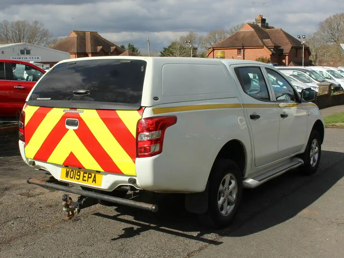 2019-mitsubishi-l200-24di-d-4life-eu6b-double-pickup-big-4