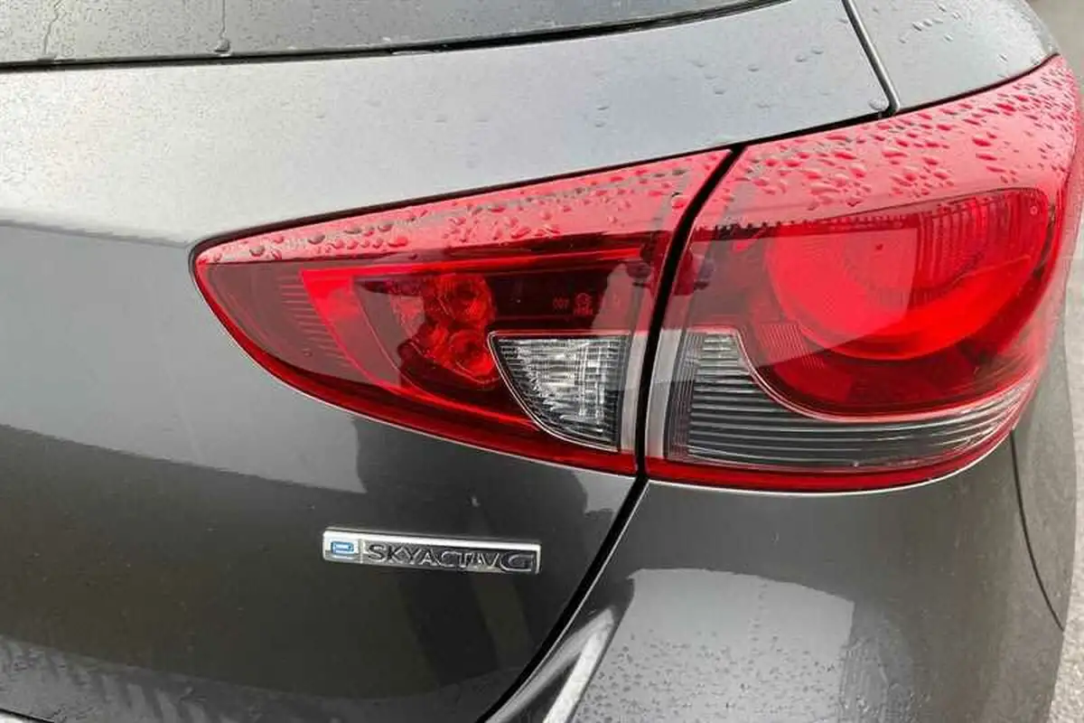 2023-mazda-mazda2-15-e-skyactiv-g-centre-line-big-32