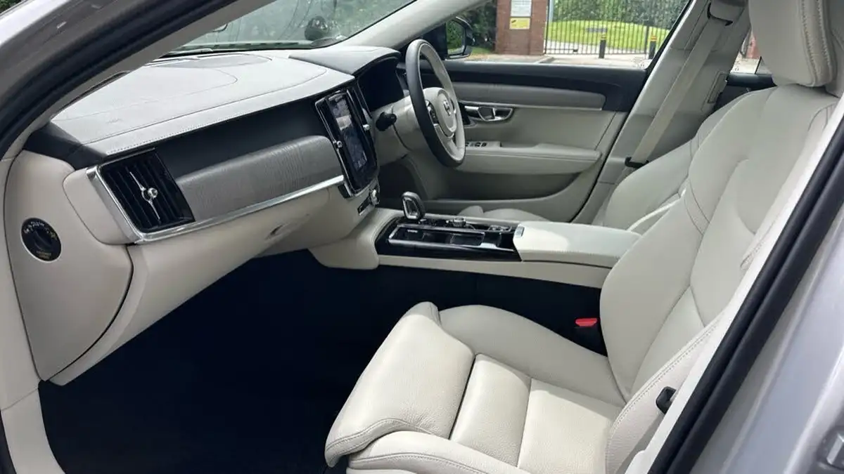 2025-volvo-v90-20-t6-plus-345bhp-dark-big-31