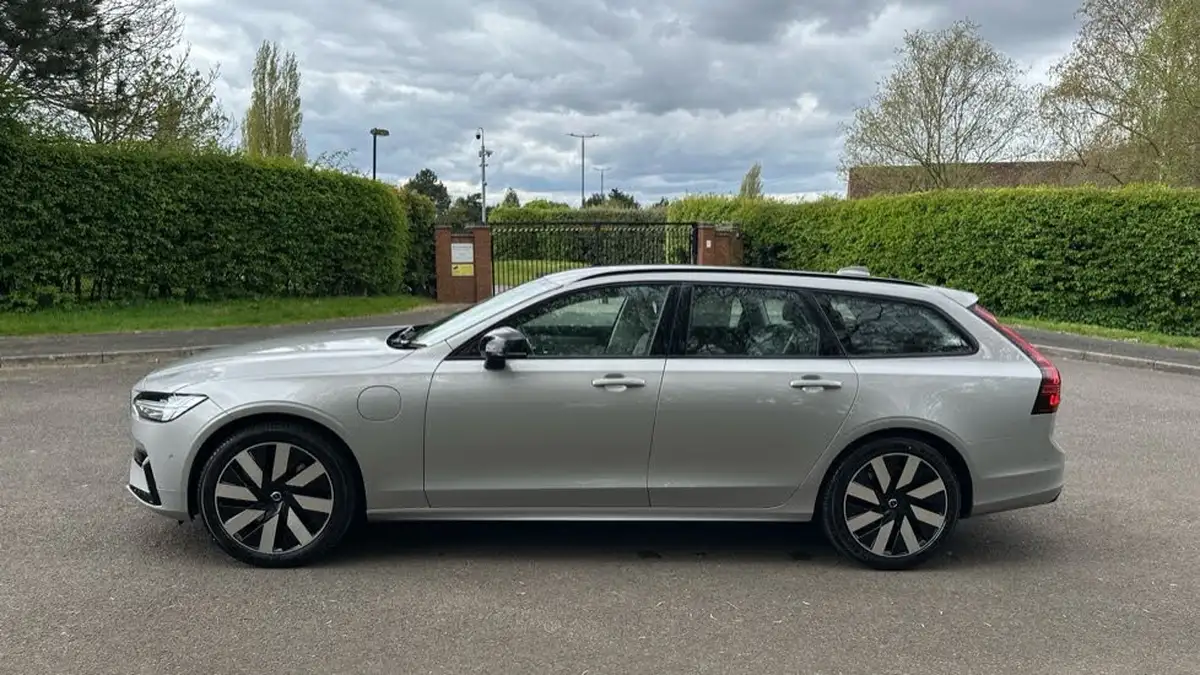 2025-volvo-v90-20-t6-plus-345bhp-dark-big-7