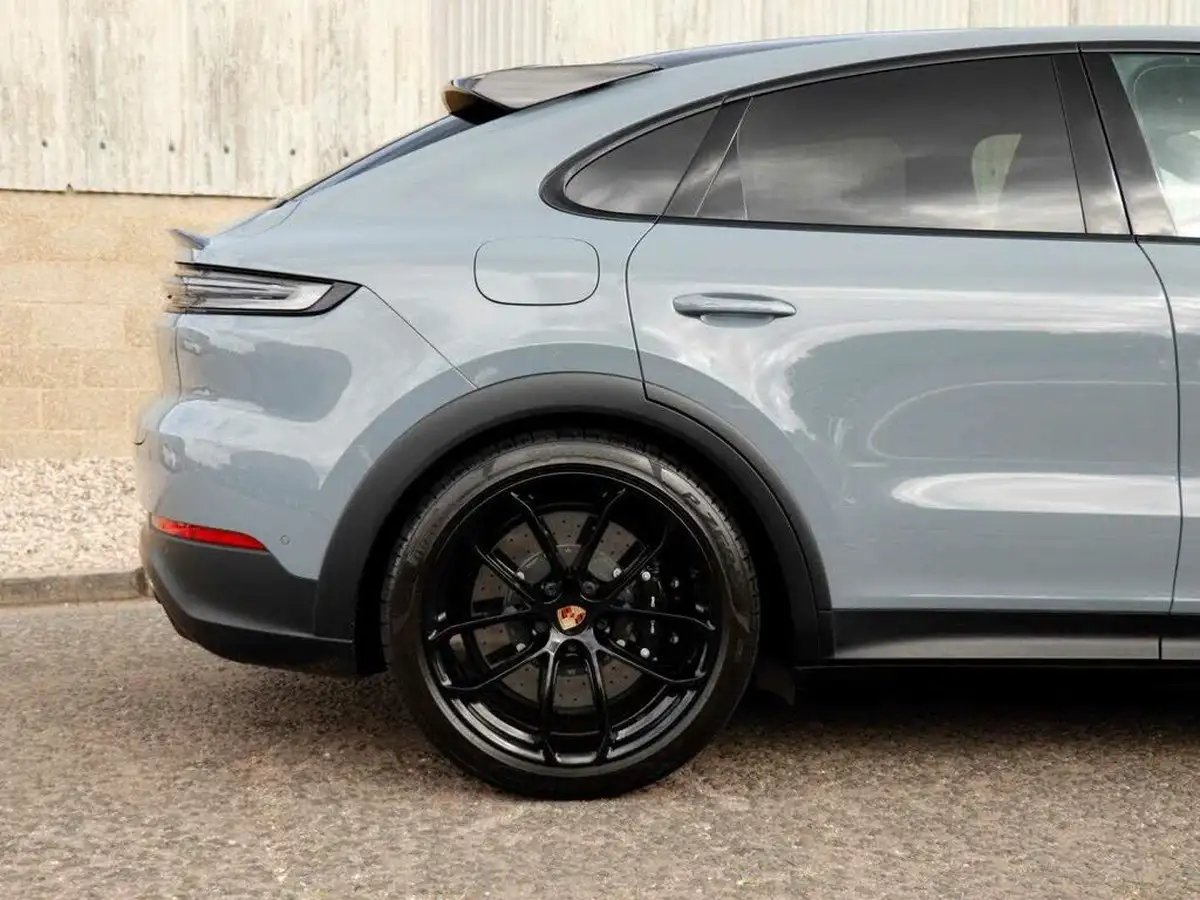 2024-porsche-cayenne-40-v8-turbo-e-hybrid-gt-package-coupe-big-31