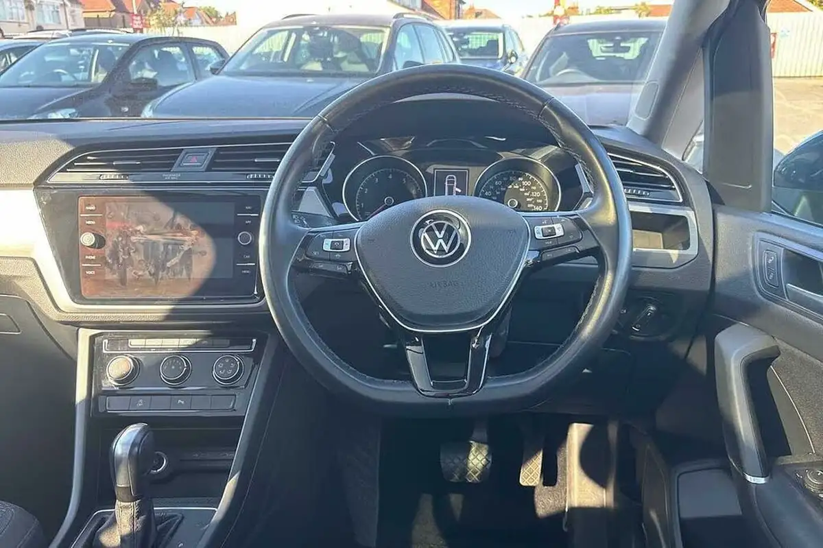 2021-volkswagen-touran-15-tsi-se-family-dsg-big-13