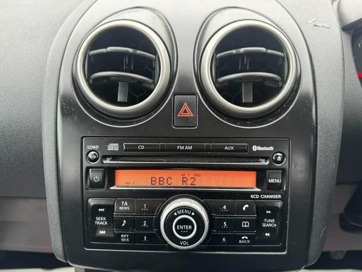 2010-nissan-qashqai-15td-acenta-big-25