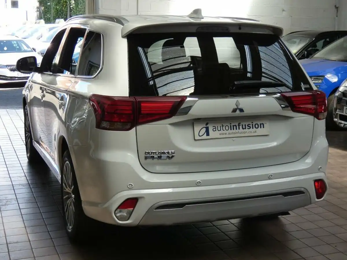 2021-mitsubishi-outlander-24-dynamic-safety-phev-big-26