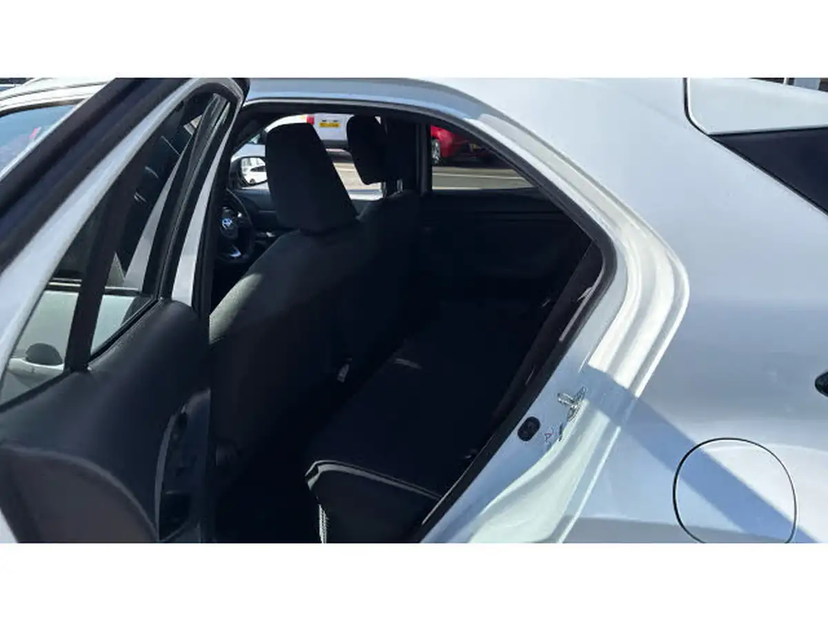 2021-toyota-yaris-15-vvt-i-design-panoramic-roof-big-12