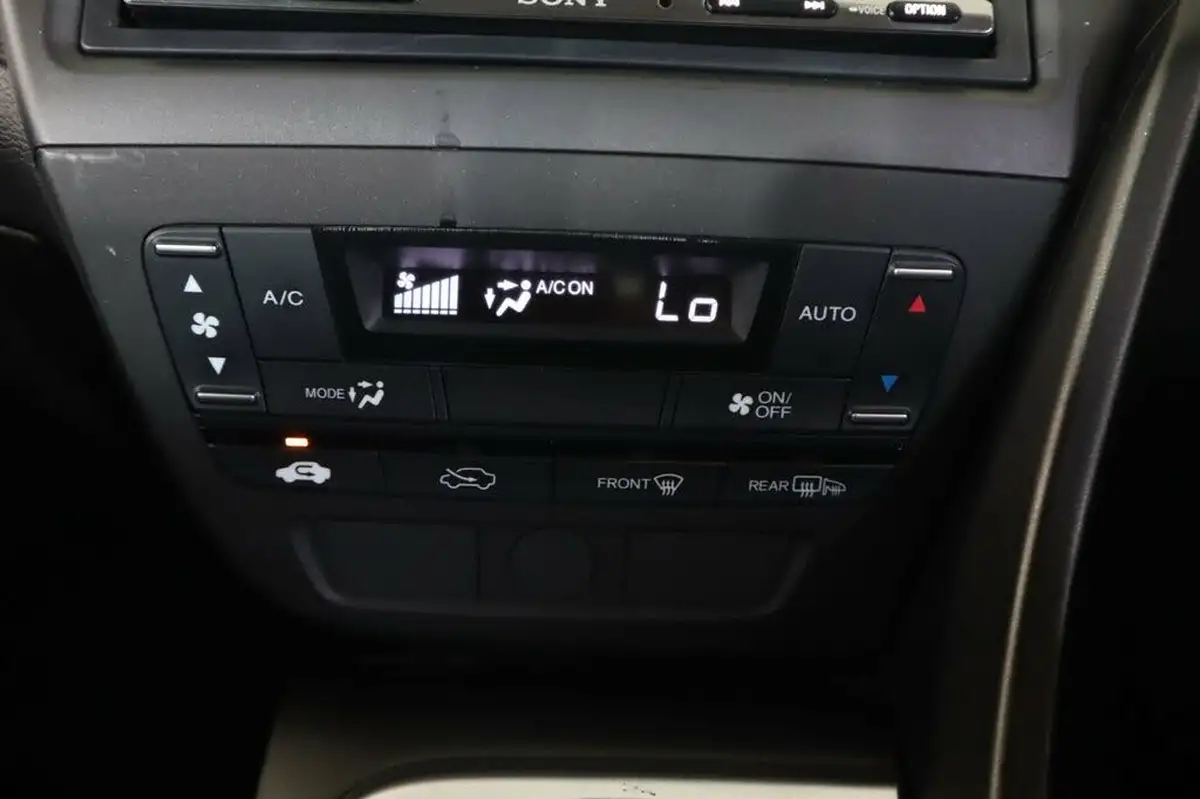 2013-honda-civic-18-se-auto-big-28