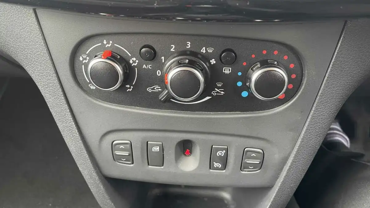 2019-dacia-sandero-stepway-09-tce-techroad-big-23