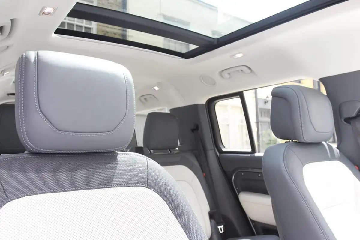 2022-land-rover-130-defender-30-p400-x-dynamic-hse-big-28