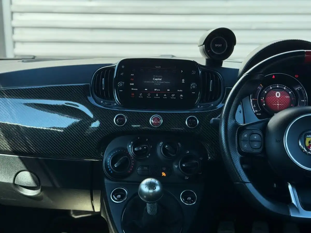 2017-abarth-595-14-tjet-big-16