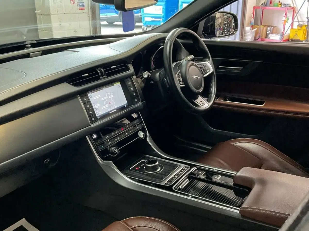 2017-jaguar-xf-30td-saloon-4d-big-25