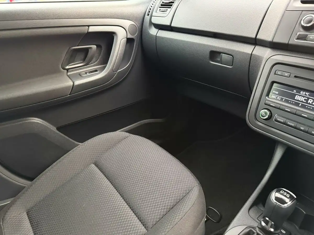 2015-skoda-fabia-12-elegance-hatchback-dsg-big-12