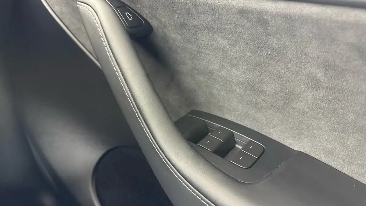 2023-tesla-model-y-e-rwd-big-19