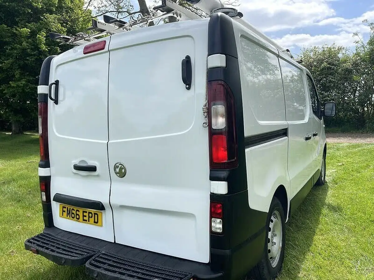 2017-vauxhall-vivaro-16cdti-2900-l1h1-95pseu6-ss-ecoflex-panel-van-big-11